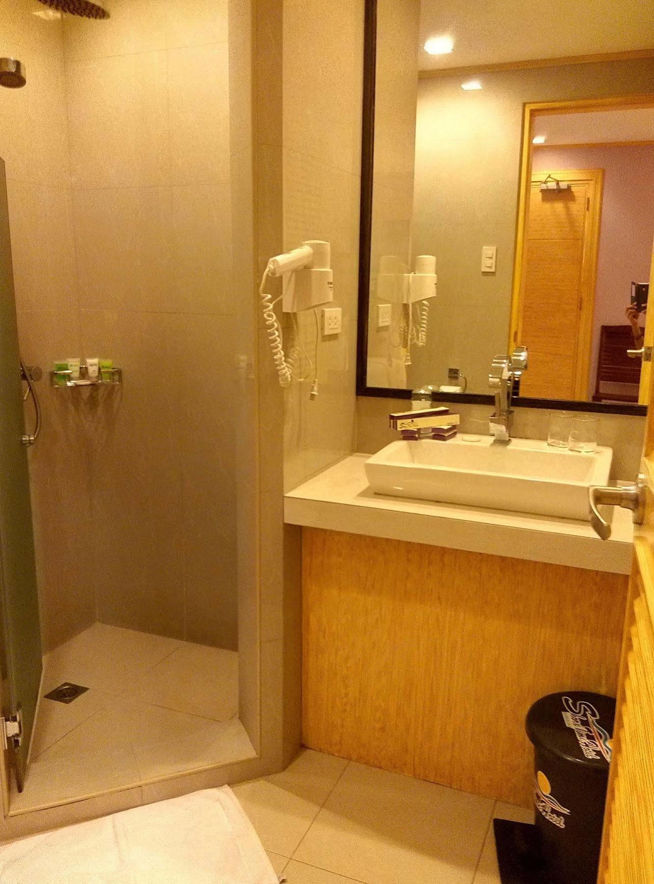 Hotel Shore Time Boracay 3*