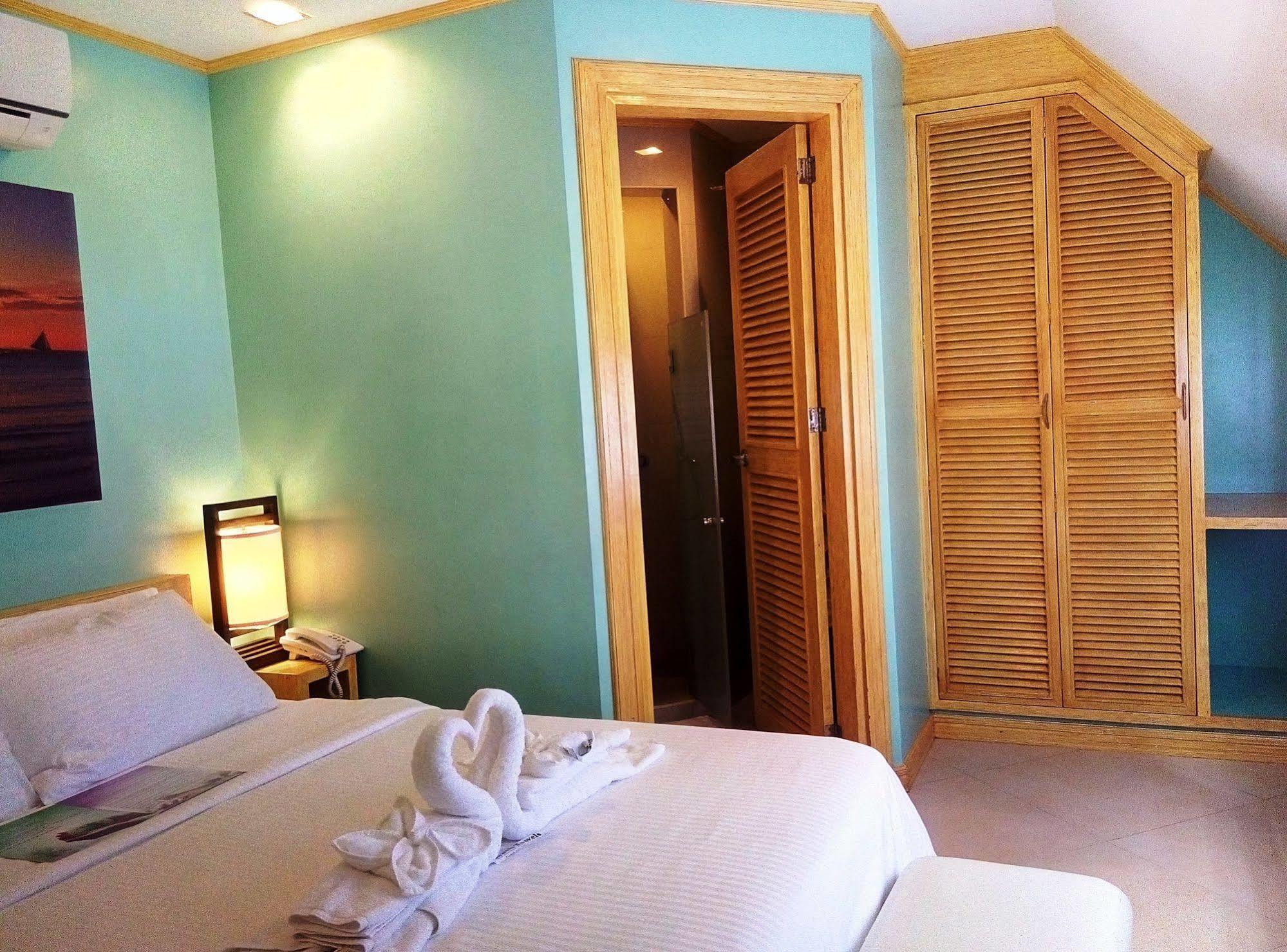 Hotel Shore Time Boracay 3*